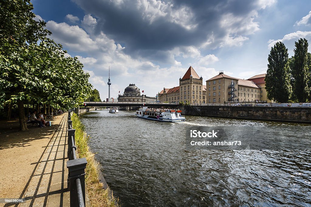 강 스프리 둑 및 박물관 섬, Berlin, Germany - 로열티 프리 0명 스톡 사진