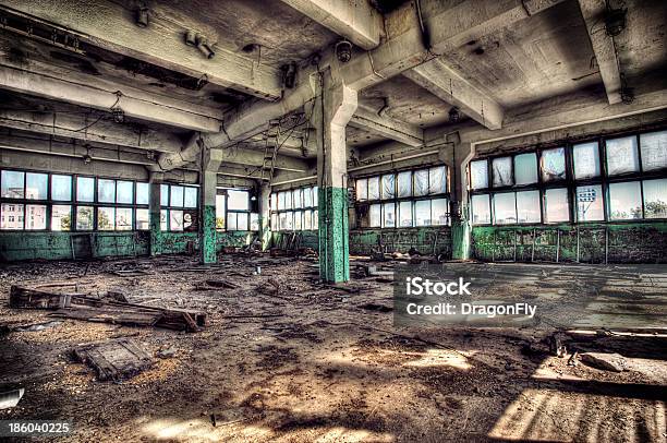 Antigua Fábrica Foto de stock y más banco de imágenes de Abandonado - Abandonado, Abstracto, Almacén