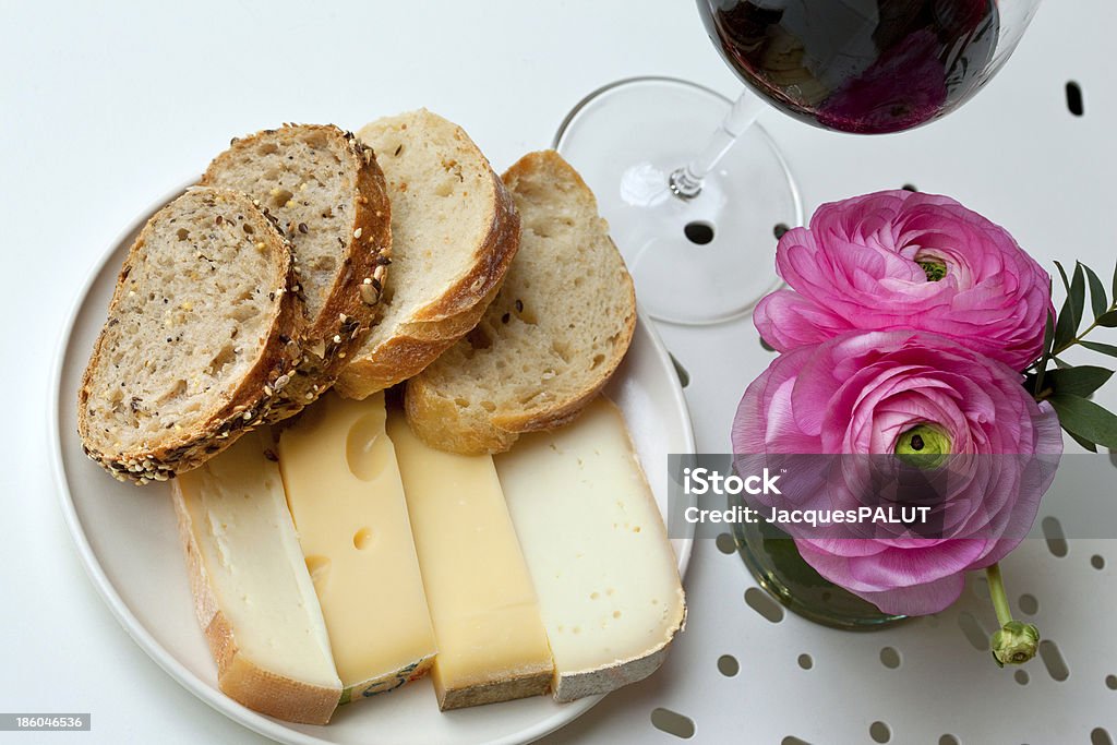 チーズ、パン - グラスのロイヤリティフリーストックフォト