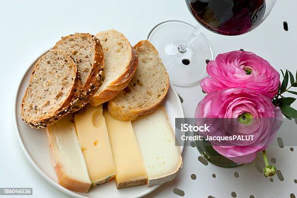 チーズパン - グラスのストックフォトや画像を多数ご用意 - グラス, グリッシーニ, サワードウパン