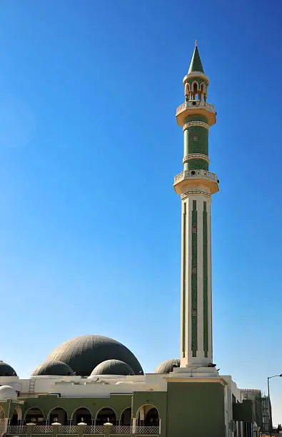 Doha, Qatar: minaret and green domes of the Al-Sheoukh Mosque aka Grand Mosque - photo by M.Torres