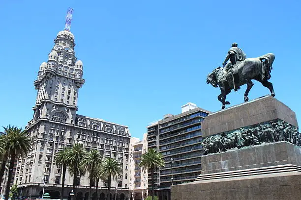 Salvo Palace and the Plaza da Independencia (Independence Square). Montevideo, Uruguay.