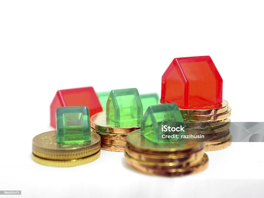 Casas y monedas de propiedad concepto de inversión - Foto de stock de Ahorros libre de derechos