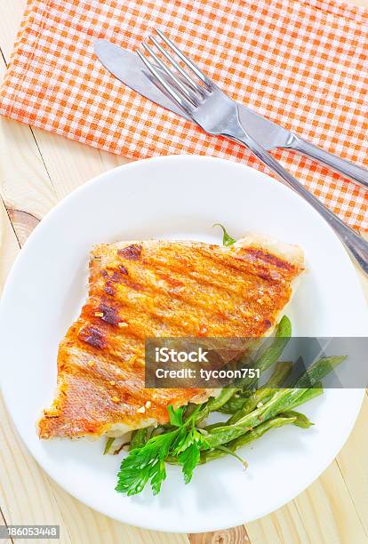 Photo libre de droit de Poisson Frit banque d'images et plus d'images libres de droit de Ail - Légume à bulbe - Ail - Légume à bulbe, Aliment, Aliment en portion