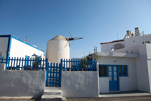 wiatrak na wyspie santorini - construction environment factory fire zdjęcia i obrazy z banku zdjęć