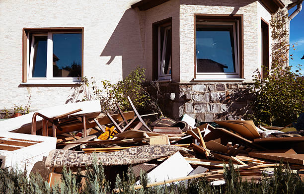 big mess in the garage of junk and unnecessary things left when selling the container, big profit when buying a rental place