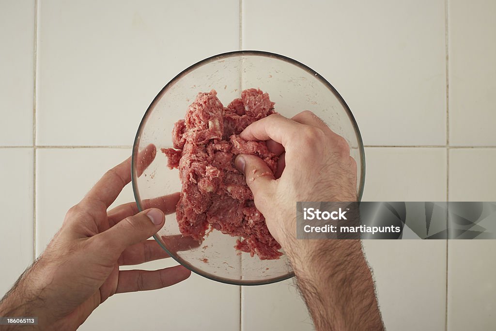 Manos que meatballs Cook - Foto de stock de Carne libre de derechos