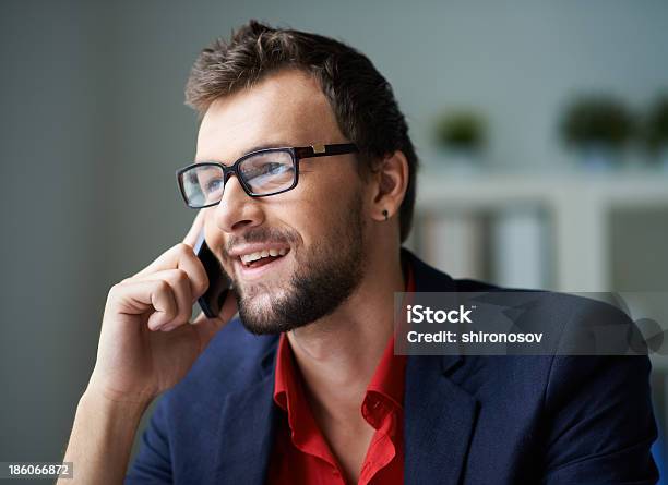 Rufen Sie Den Kunden Stockfoto und mehr Bilder von Am Telefon - Am Telefon, Arbeiten, Berufliche Beschäftigung