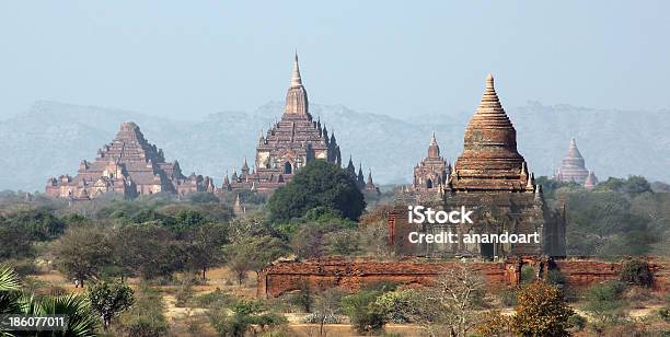 Pagode Di Bagan - Fotografie stock e altre immagini di Ambientazione esterna - Ambientazione esterna, Antico - Condizione, Architettura