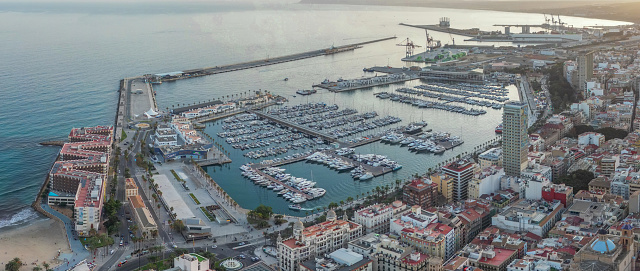 Puerto de Alicante al atardecer