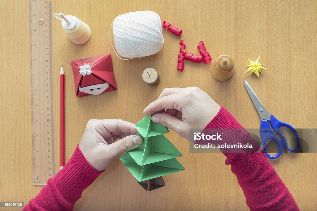 Mujer manos de Navidad decoración - Foto de stock de Adulto libre de derechos