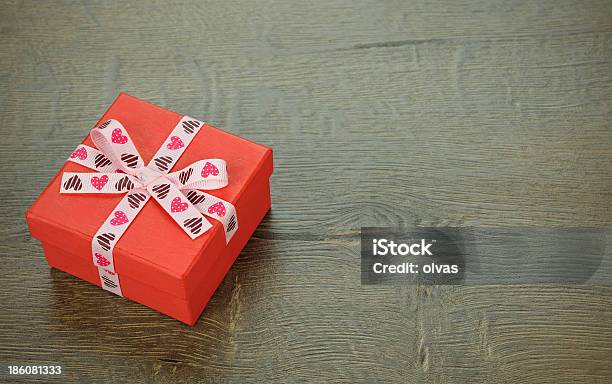 Красная Box — стоковые фотографии и другие картинки Без людей - Без людей, Горизонтальный, День святого Валентина