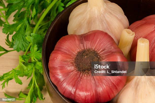 Alho Picado Em Uma Tigela De Madeira - Fotografias de stock e mais imagens de Alho - Alho, Branco, Comida