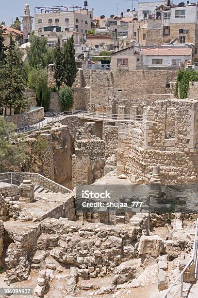 Antiguas Ruinas De La Piscina De Bethesda Casco Antiguo De La Ciudad Jerusalén Israel Foto de stock y más banco de imágenes de Adoquinado