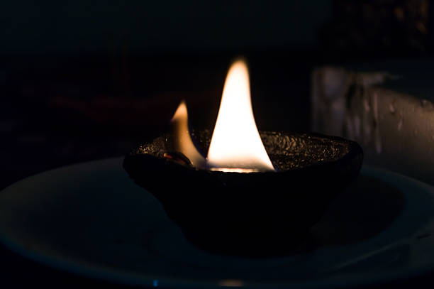 istock dying oil lamp 186100504