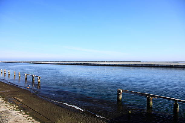 istock breakwater, port detail 186100587