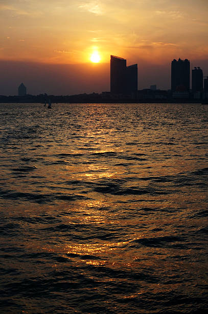 istock sea city sunset 186100757