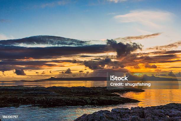 Tramonto Sopra Linner Hebrides - Fotografie stock e altre immagini di Affioramento - Affioramento, Ambientazione esterna, Ambientazione tranquilla