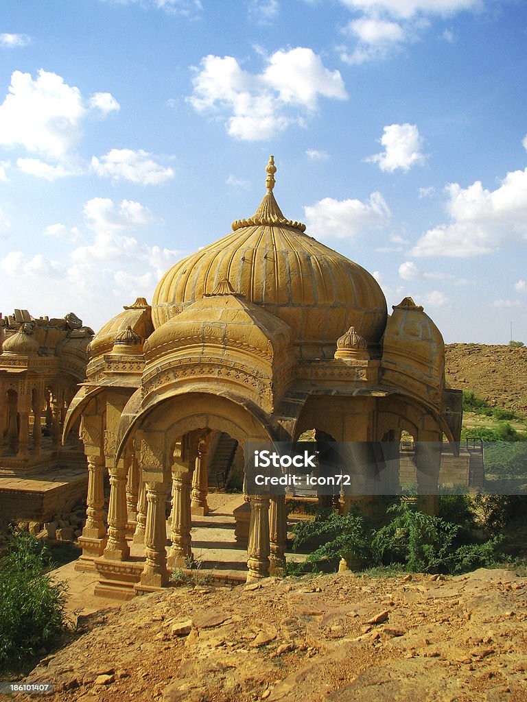 Королевский cenotaphs из Bada Багх в Джайсалмер, великолепный «Golden City» - Стоковые фото Азия роялти-фри