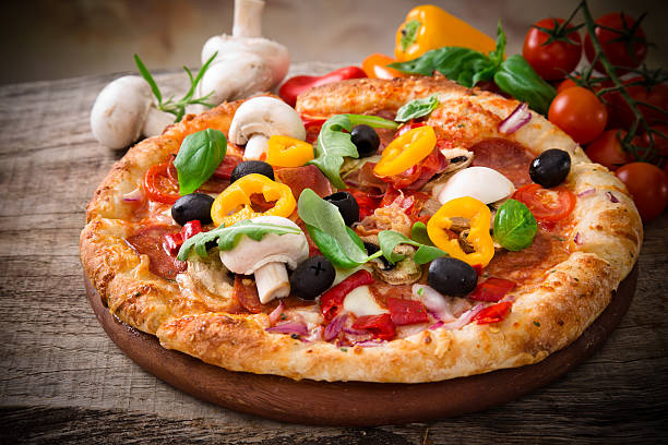 istock Delicious italian pizza 186102590