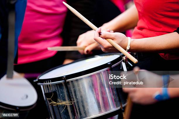 Photo libre de droit de Batucada À Percussion banque d'images et plus d'images libres de droit de Tambour et batterie - Tambour et batterie, Carnaval - Réjouissances, Samba