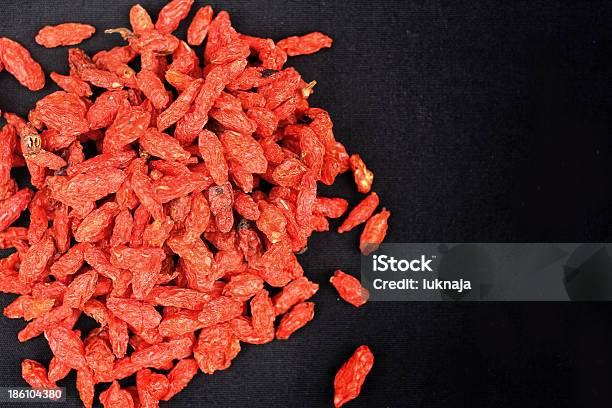 Inclusi Frutti Di Bosco Di Goji Secche Rosso - Fotografie stock e altre immagini di Alimentazione sana - Alimentazione sana, Antiossidante, Cibo