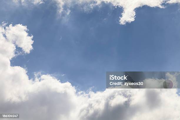 Wolkengebilde Stockfoto und mehr Bilder von Aufnahme von unten - Aufnahme von unten, Blau, Farbbild