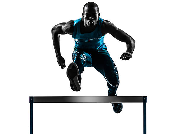 silhueta de homem corredor atleta de 110 metros com barreiras - sportsman looking at camera full length sport imagens e fotografias de stock