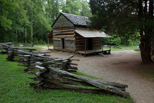 istock Log cabin and split rail fence in the woods 186105799