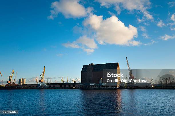 Port - Fotografias de stock e mais imagens de Ao Ar Livre - Ao Ar Livre, Azul, Canal - Água Corrente