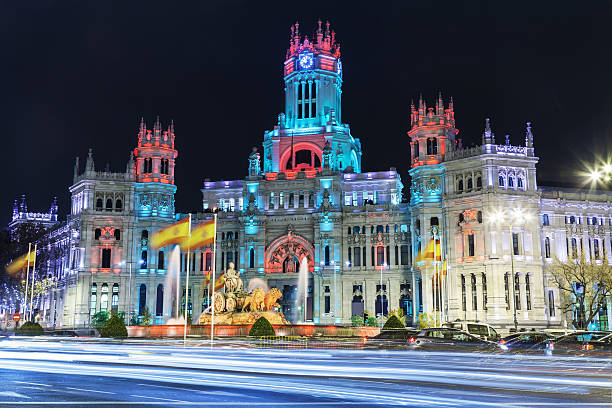 piazza cibeles, a natale, madrid, spagna - madrid spain plaza de la cibeles night foto e immagini stock