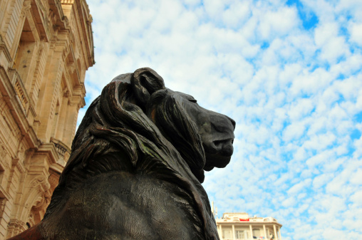 Oran, Algeria: bronze lion outside the City Hall - Place du 1er Novembre - photo by M.Torres