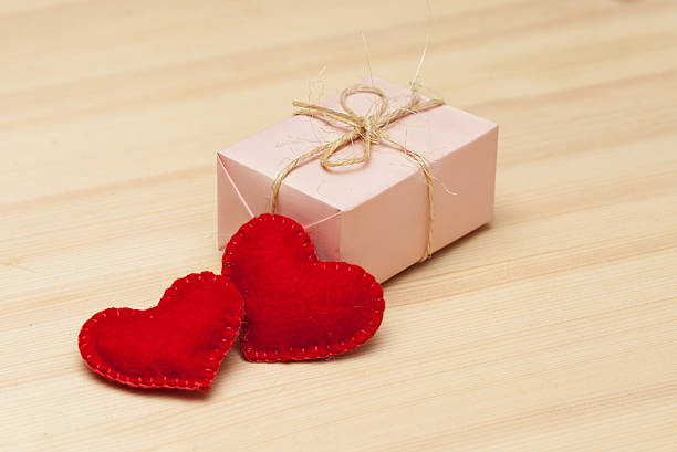 istock Pink gift box and two hearts 186109179
