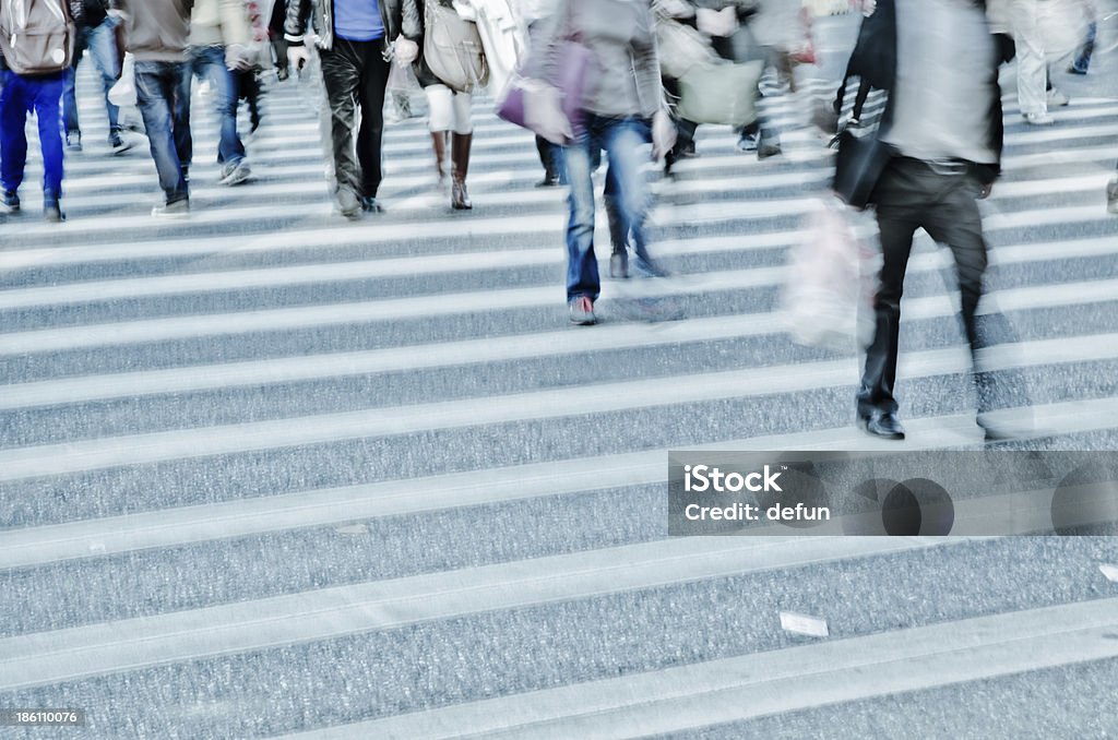 Ludzie tłum na Pasy dla pieszych street - Zbiór zdjęć royalty-free (Abstrakcja)