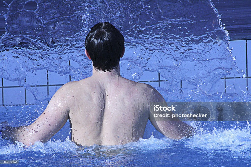 Homme dans la piscine - Photo de Activité de loisirs libre de droits