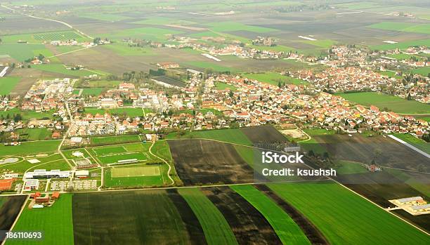 Deutsche Landschaft Stockfoto und mehr Bilder von Agrarbetrieb - Agrarbetrieb, Ansicht aus erhöhter Perspektive, Bauwerk