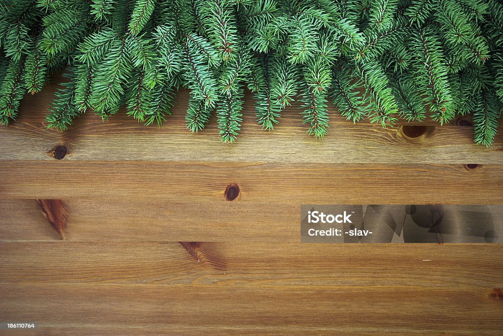 Rami di albero di Natale su legno scheda - Foto stock royalty-free di Abete