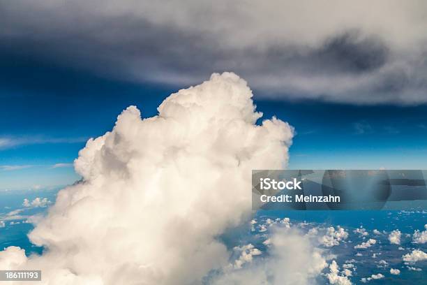 Antena De Nuvens Tropical - Fotografias de stock e mais imagens de Ao Ar Livre - Ao Ar Livre, Azul, Azul escuro