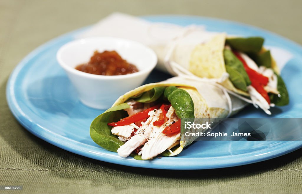 Gesunde Salat mit Hühnchen Körperpackung mit rotem Paprika - Lizenzfrei Abnehmen Stock-Foto