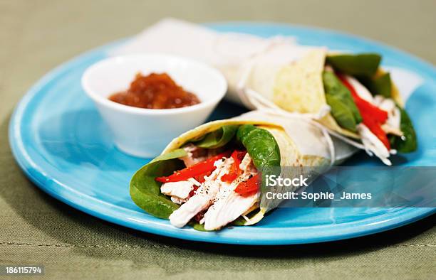 Gesunde Salat Mit Hühnchen Körperpackung Mit Rotem Paprika Stockfoto und mehr Bilder von Abnehmen