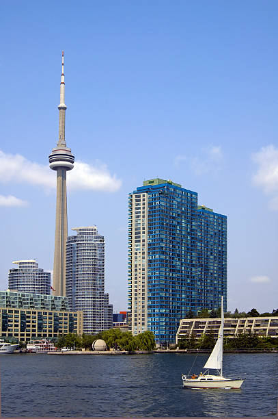istock Toronto Skyline And CN tower 186117291