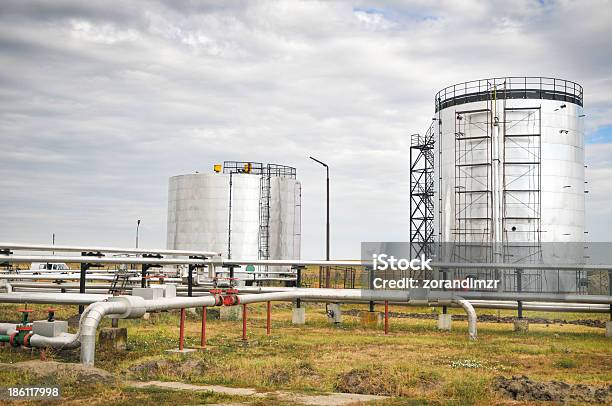 Gas De Almacenamiento Y Tuberías Foto de stock y más banco de imágenes de Acero - Acero, Campo de petróleo, Combustible fósil