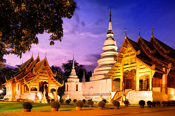 temple phra singh - wat phra sing photos et images de collection