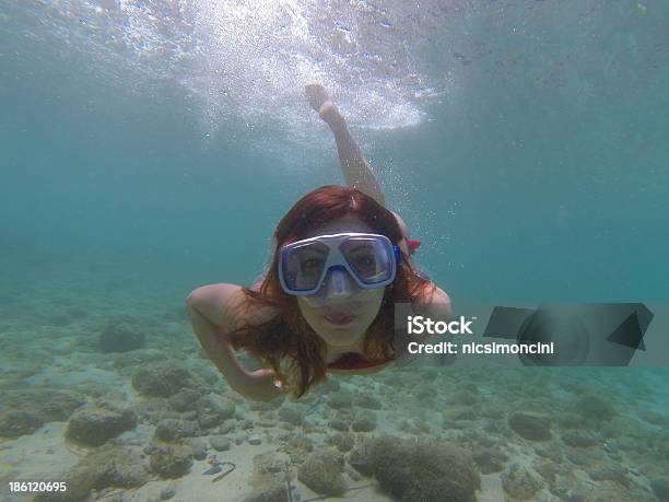 Come Una Sirena - Fotografie stock e altre immagini di Acqua - Acqua, Adolescente, Adulto