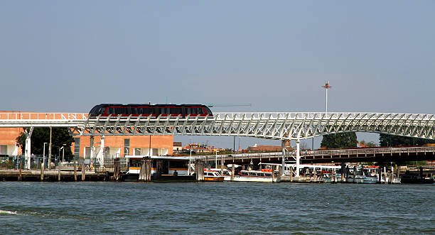 Monorail technology to transport tourists and commuters at the port of Venice