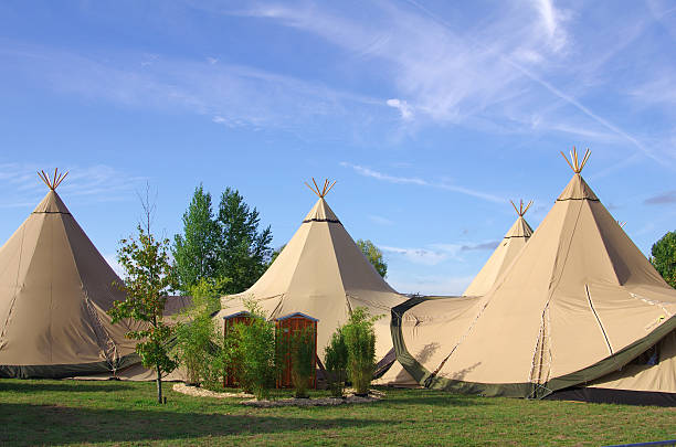 tipis - wigwam tent north american tribal culture indigenous culture foto e immagini stock