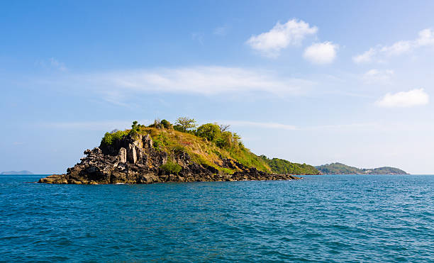 istock Island of Nam Du islands, blue sky with cloud 186128210