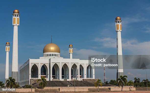 Moschea - Fotografie stock e altre immagini di Ambientazione tranquilla - Ambientazione tranquilla, Architettura, Capitali internazionali