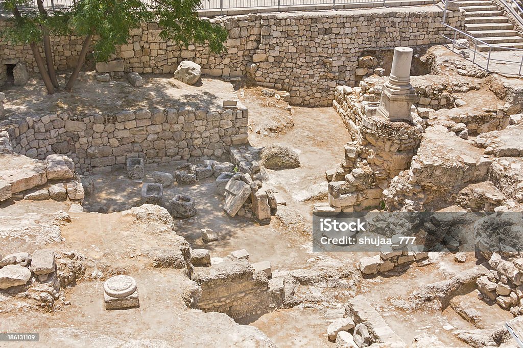 Antiguas ruinas de la piscina de Bethesda.  Casco antiguo de la ciudad, Jerusalén. - Foto de stock de Bethesda - Maryland libre de derechos
