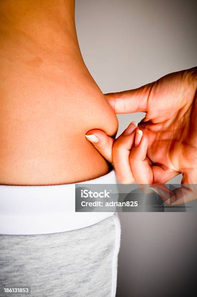 女性脂肪ヒップ中に体重 - 投手のストックフォトや画像を多数ご用意 - 投手, 胃, 腹